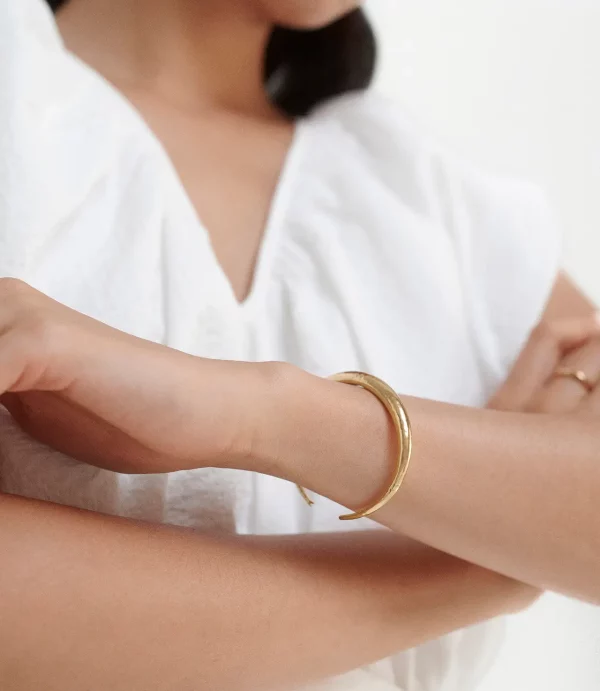Many Diamonds Necklace And Arch Gold Cuff