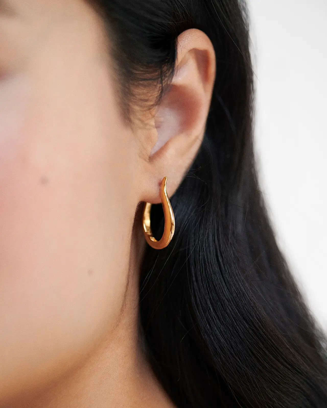 Medium Hoop Earrings - 图片 2
